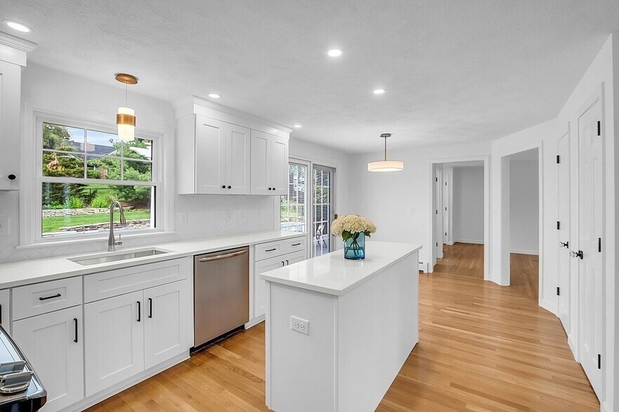 Building Photo - 8 Lantern Ln