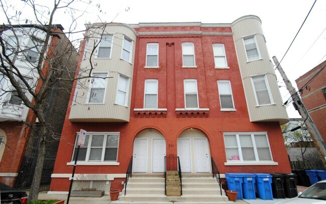 Primary Photo - 711 N Hoyne Ave