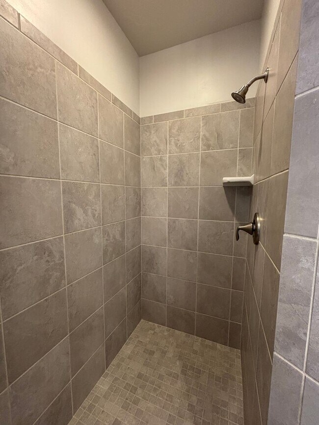 Building Photo - SPACIOUS SINGLE LEVEL HOME IN WASHINGTON FIELDS FOR RENT!