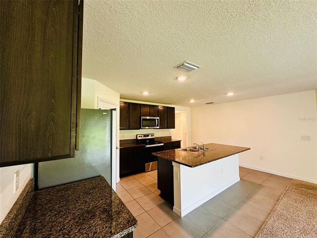 Building Photo - 668 SE 65th Ave