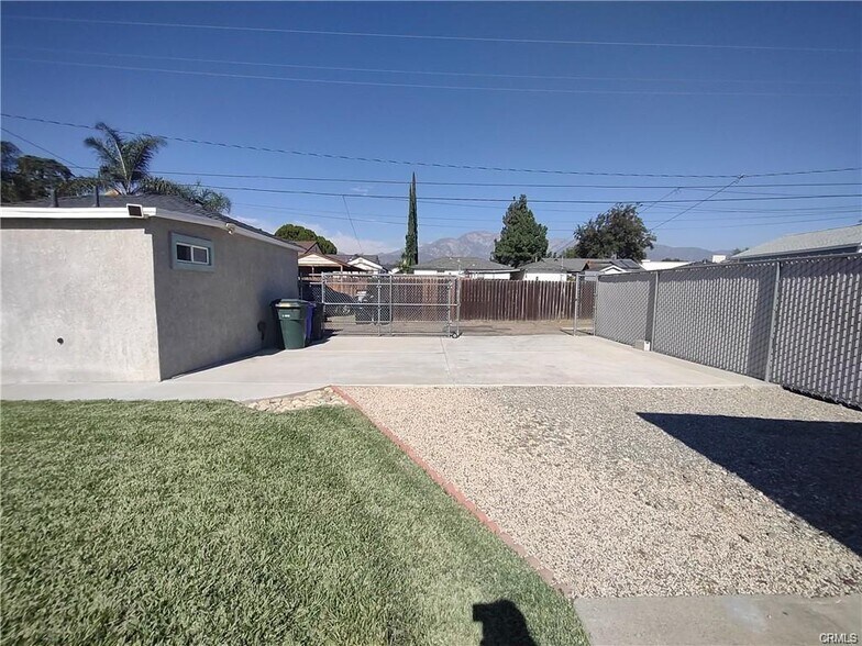 Building Photo - 170 S Palm Ave