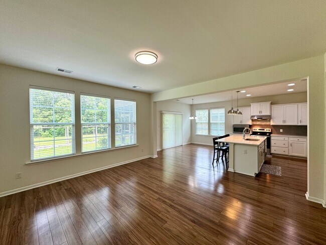 Building Photo - Nice Ladson 3 Bedroom!