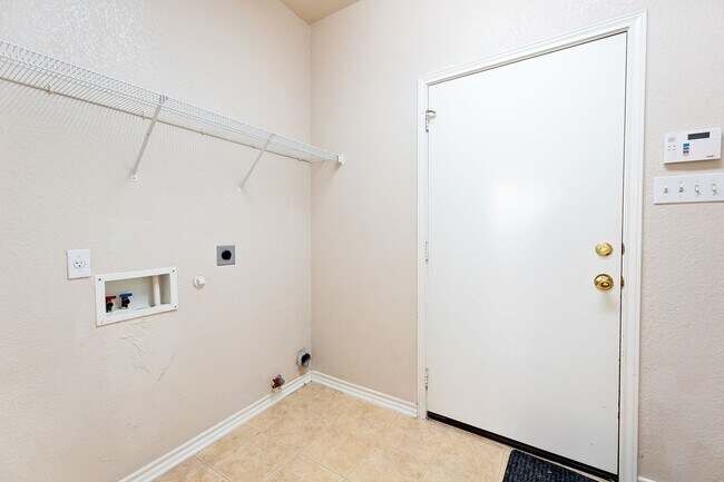 Building Photo - 3 Bedroom/2.5 Bath Villas at Canyon Golf S...