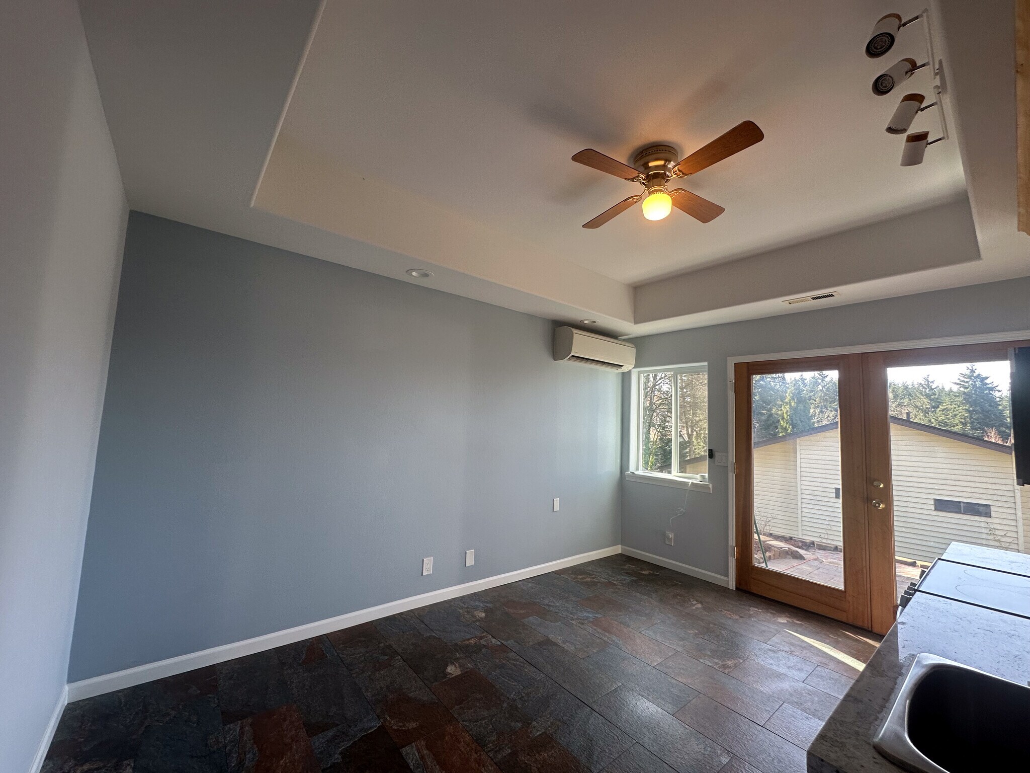 Living / dining - 2508 Park Forest Dr