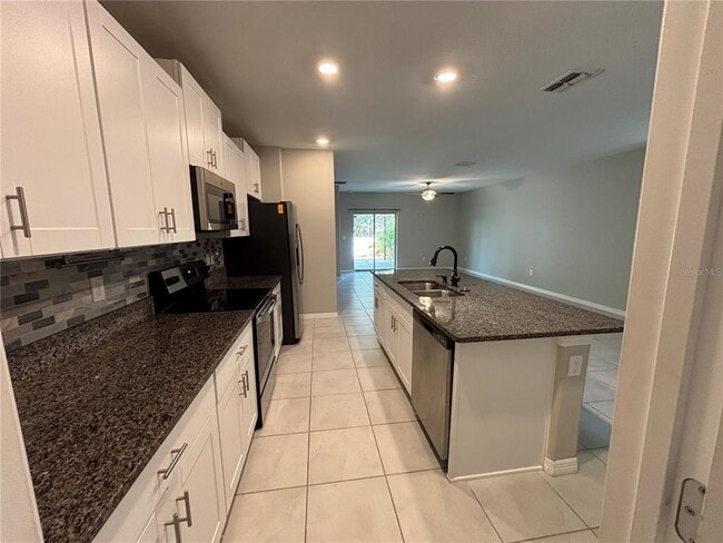 Building Photo - 572 Argyll Dr