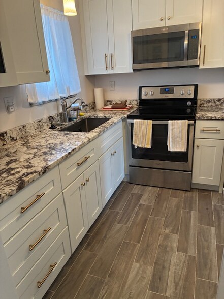 Building Photo - 100 Waterway Dr S