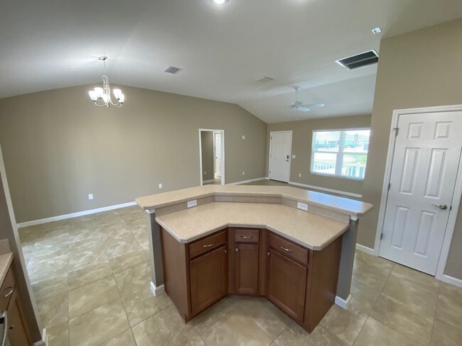 Building Photo - Beautiful Unfurnished 3 bed, 2 bath ANNUAL...