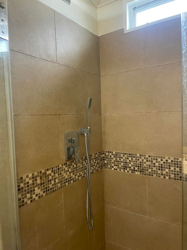 Building Photo - 817 Sunglow St