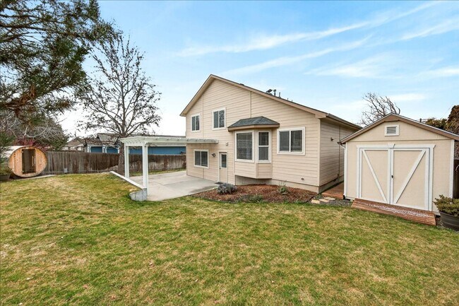 Building Photo - Comfortable Living in a Prime Central Boise Location