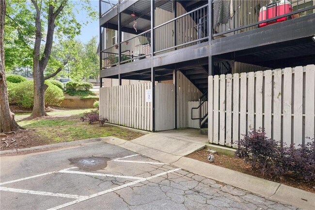 Building Photo - 305 Winding River Dr