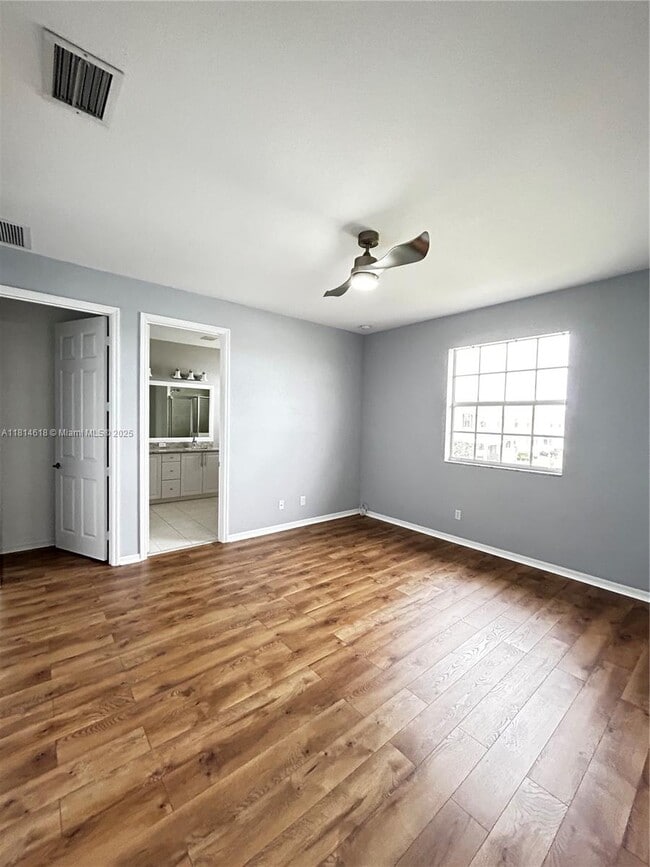 Building Photo - 9980 E Villa Cir