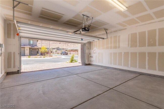 Building Photo - 9692 Jade Rise Ave