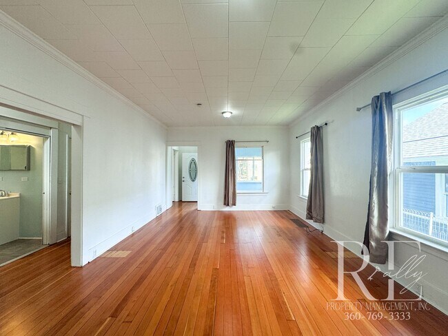 Building Photo - Light-Filled Home with Vaulted Ceilings, Bonus Basement & Walkable Location