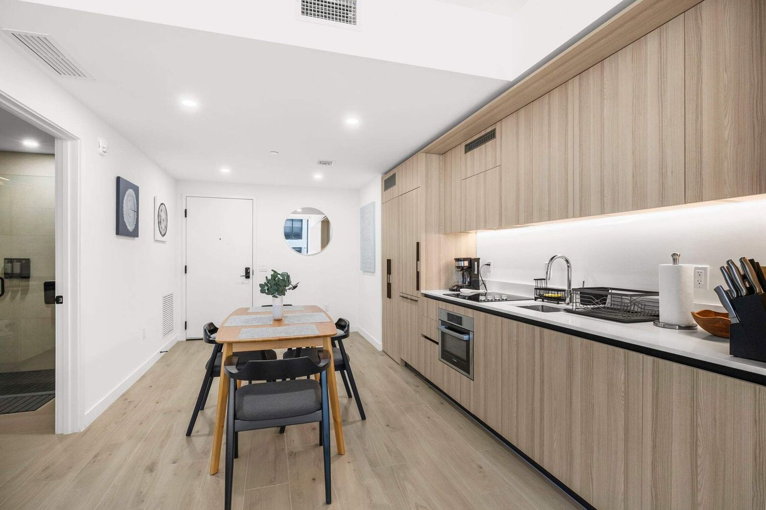 Building Photo - 225 N Miami Ave