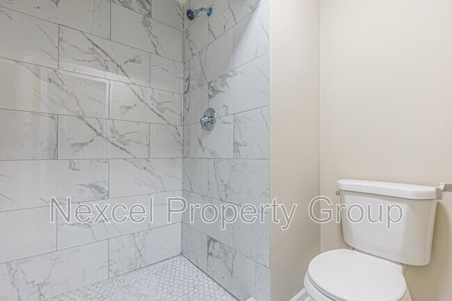 Building Photo - 6730 Racquet Club Dr