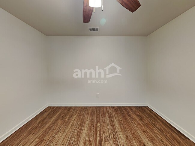 Building Photo - 657 Pemberton Dr