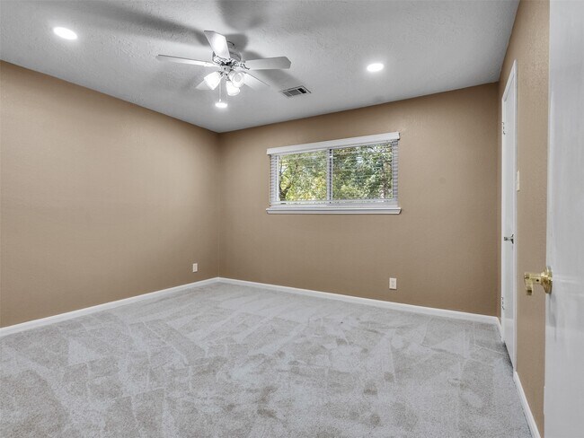 Building Photo - 6702 Moccasin Bend Dr