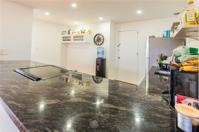 Building Photo - 401 Golden Isles Dr
