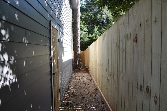Building Photo - 926 Queenswood St