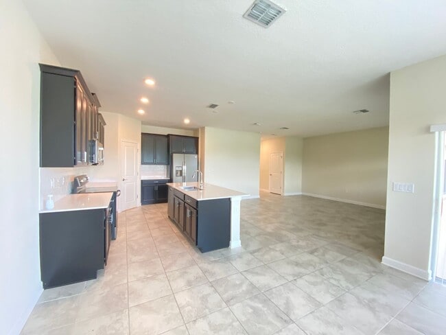 Building Photo - Spacious 4-Bedroom Home in Kissimmee – Ava...