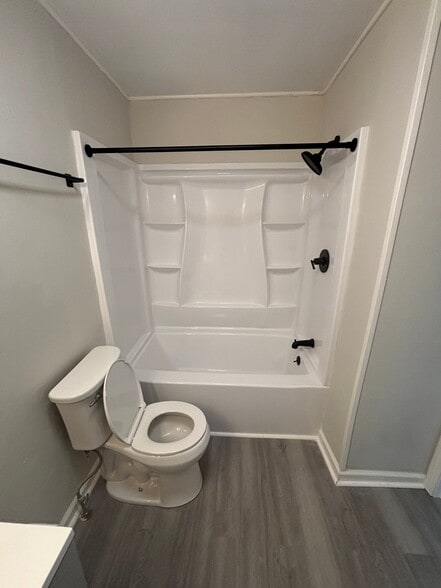 Building Photo - 2-4-4 N Liberty Ave