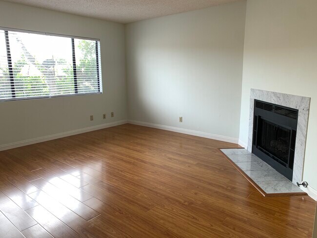 Building Photo - 15220 S Normandie Ave