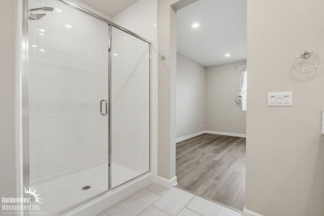 Building Photo - Bright & Modern 3Bdm 2Ba Townhome in Vista!