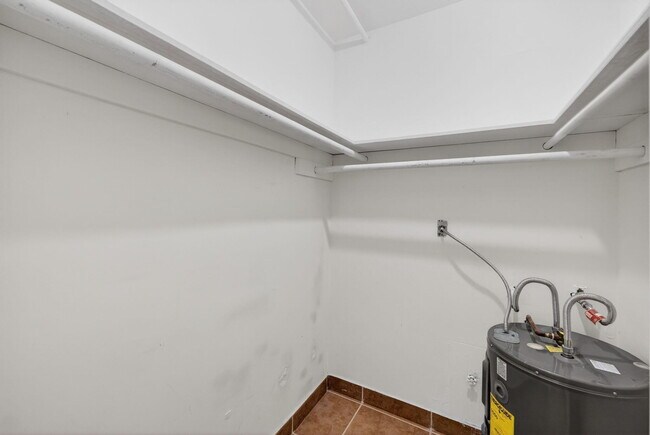 Building Photo - 2424 SE 17th St