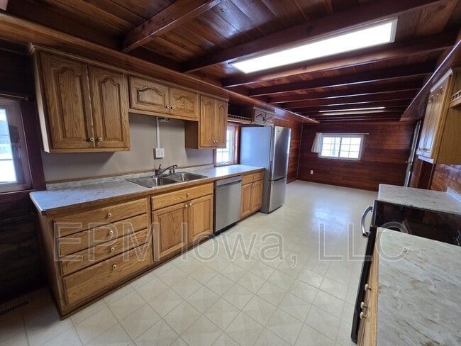 Building Photo - 304 N Nesbit Rd