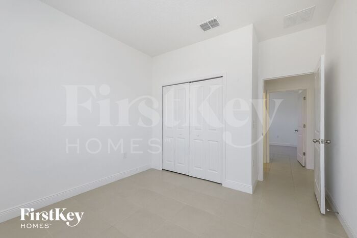 Building Photo - 257 Elm Ct