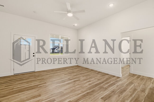 Building Photo - 725 Elmwood St