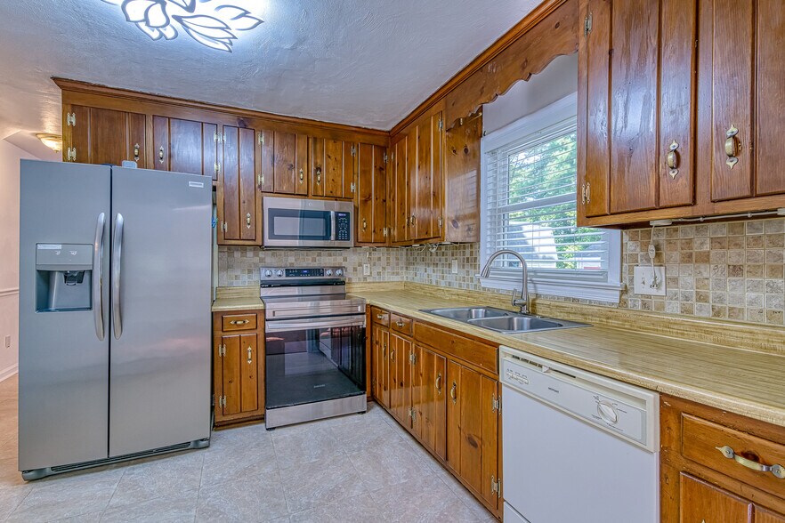 Building Photo - 21 Bayview Dr