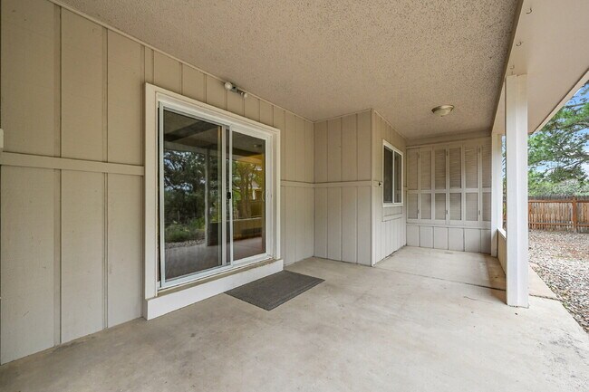 Building Photo - $2,895.00, 4 bed, 3.5 bath, located in Col...
