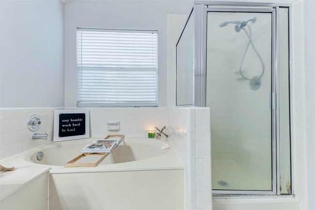 Building Photo - 3518 Pecan Point Dr