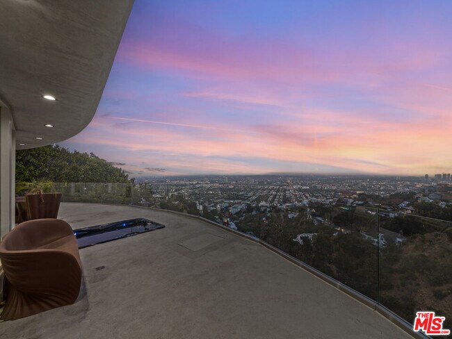 Building Photo - 8460 Cole Crest Dr