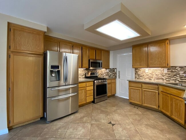 Building Photo - Santa Fe Hills 4 Bedroom Home
