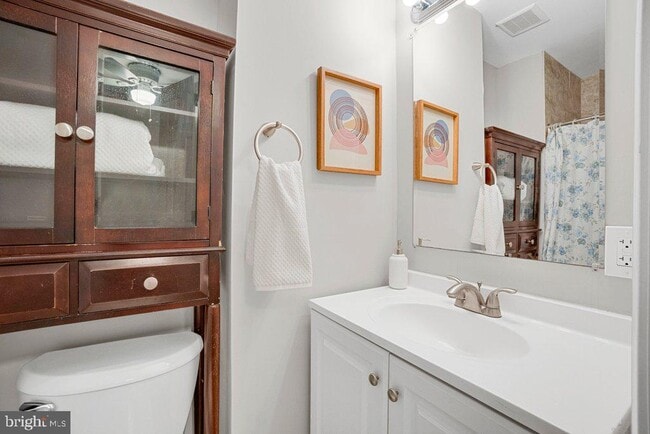 Building Photo - 3321 Elm Ave