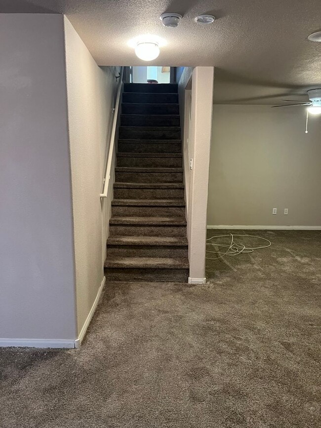 Building Photo - 6 bedroom Home With Pool and Basement