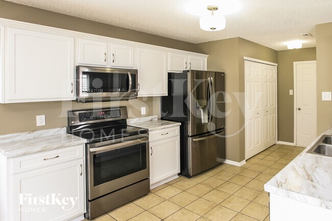 Building Photo - 15498 Border Dr