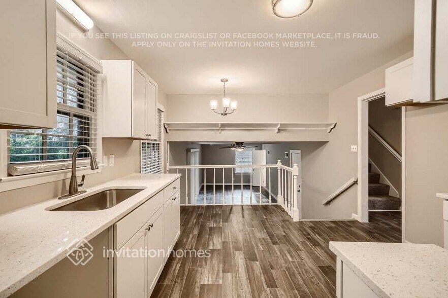 Building Photo - 2360 Sandgate Rd SW