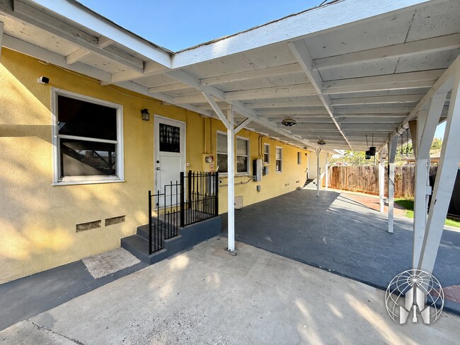 Building Photo - 621 Skyline Ave