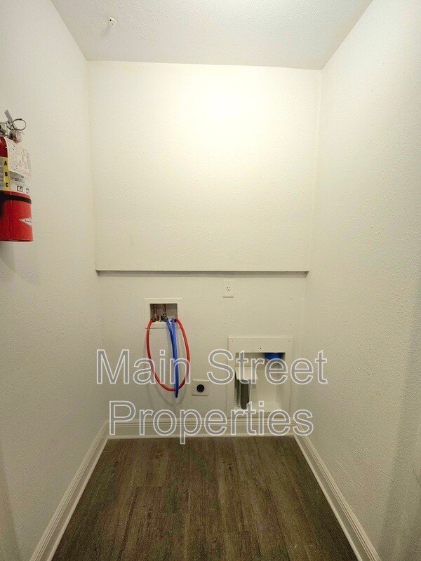 Building Photo - 313 N Navy Blvd