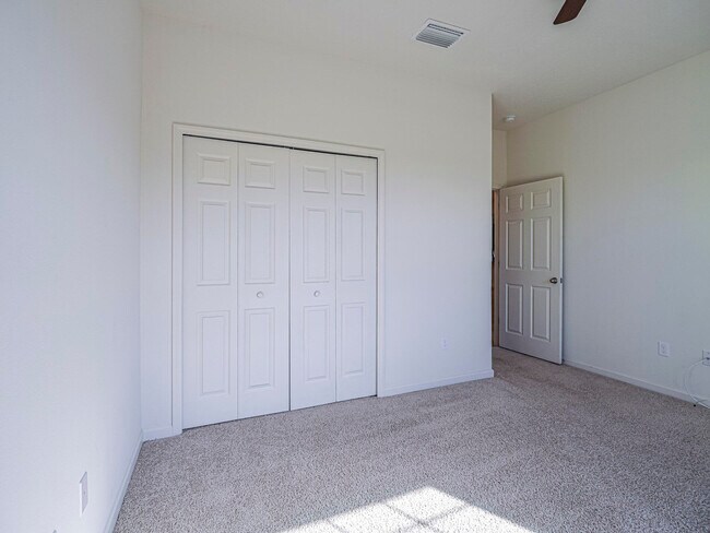 Building Photo - 5513 1st Sq