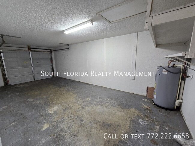 Building Photo - 1260 SE St Lawrence Way