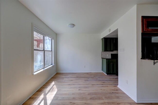 Building Photo - 512 Eberhart Ln