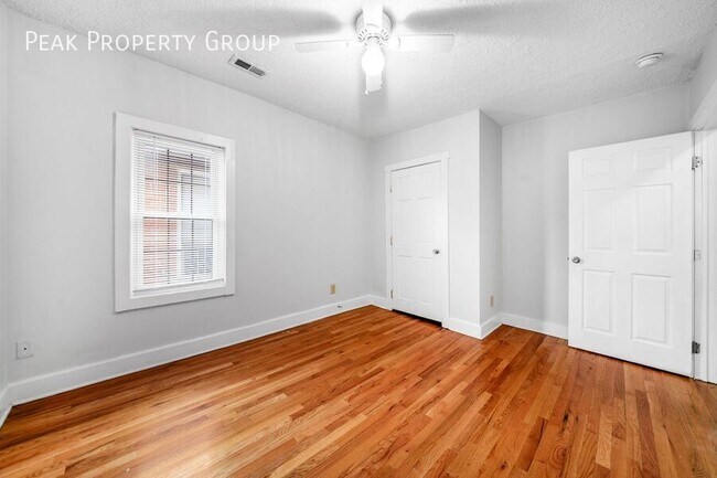 Building Photo - 1378 1/2 Indianola Avenue-