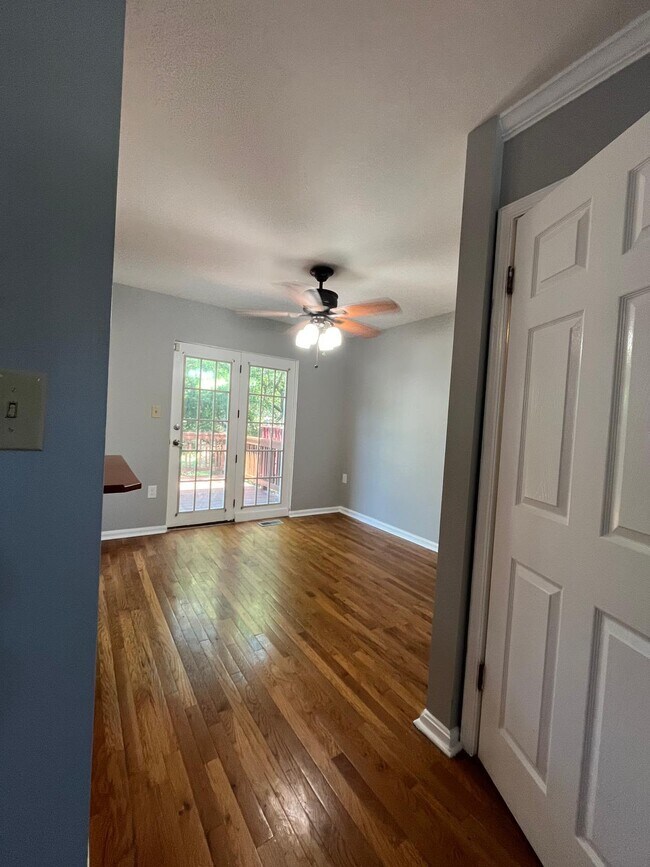 Building Photo - 4674 Mews Dr