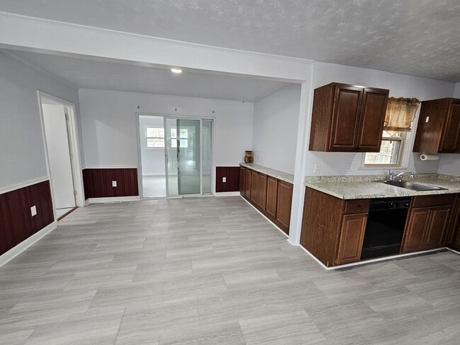 Building Photo - 3 Bristol Dr