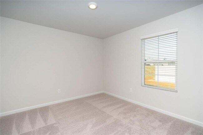 Building Photo - 242 Lookout Dr