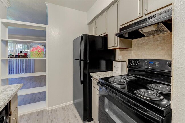 Building Photo - 2700 Westridge St